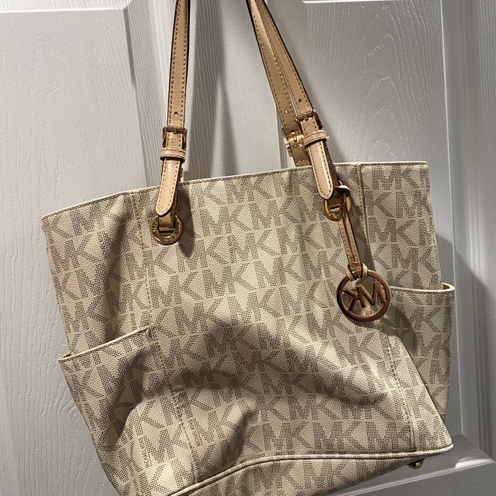 Michael kors jet set tote